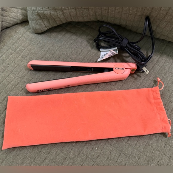 Amika Coral Hair Straightener Set - Picture 2 of 3